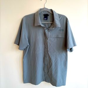 NWOT North Face men’s short sleeve sun shirt.
